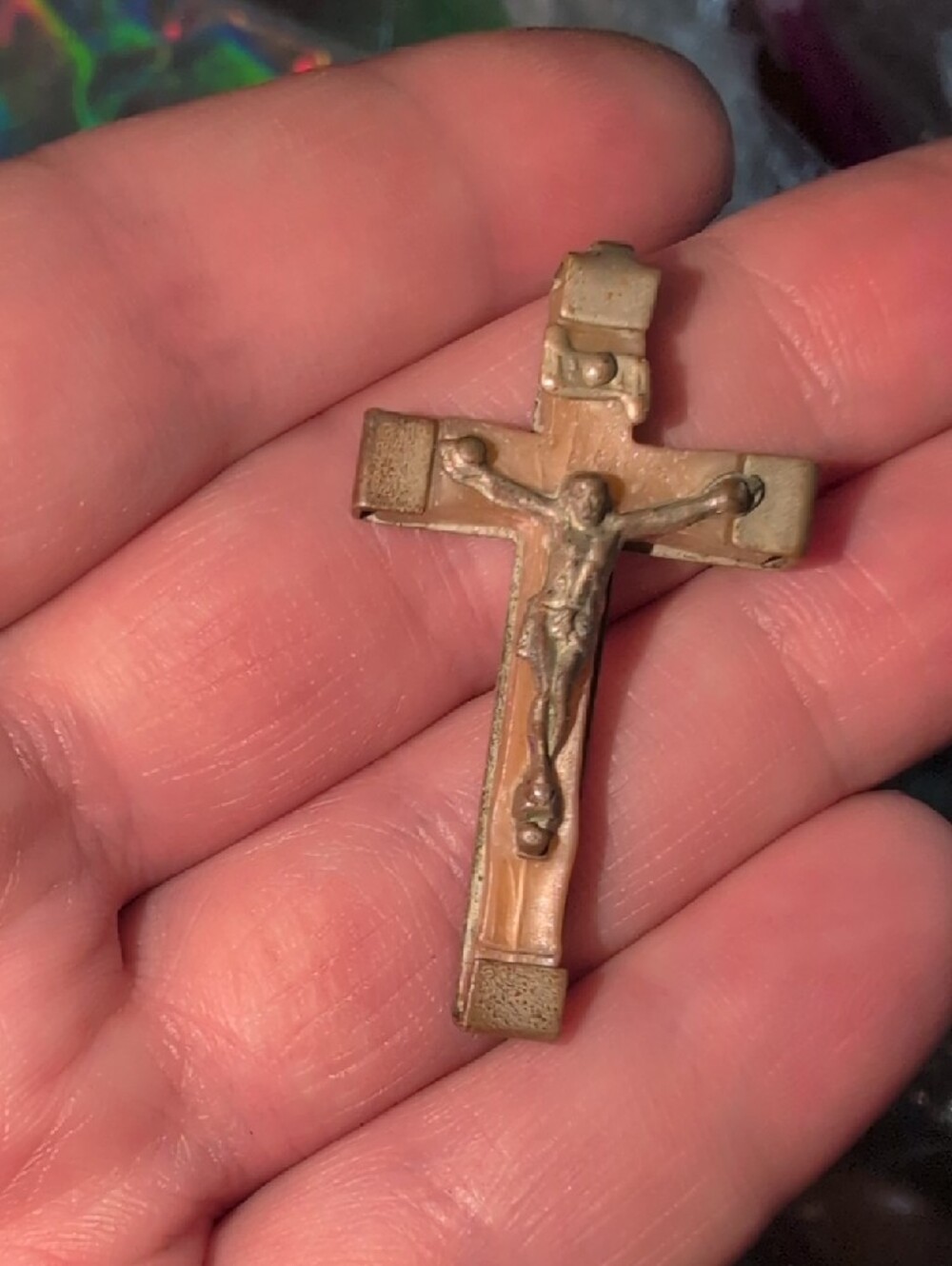 ❤️🔥10/$10❤️🔥 Vintage Crucifix Pendant Carved Mother Of Pearl - Picture 7 of 10